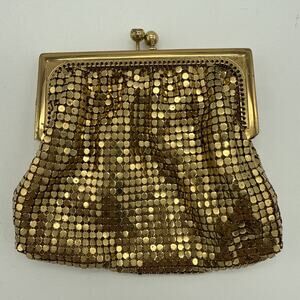 Vintage Women’s Gold Tone Mesh Coin Purse Kiss Lock Satin Lined USA Duramesh 80s